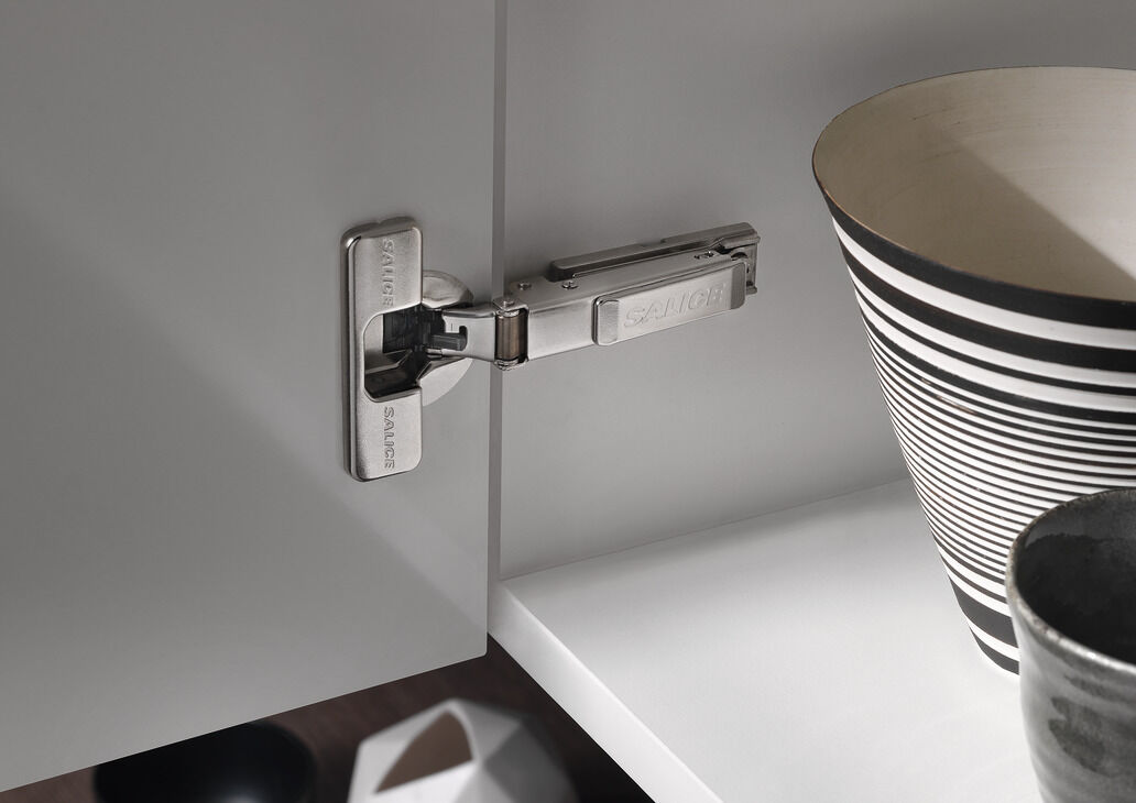 Gizli menteşeler, Salice Silentia+ 105º, Vidalanarak montaj ile